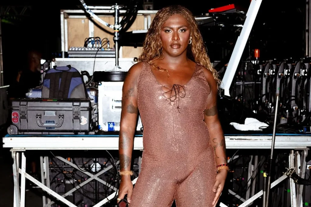 Entre glória e realidade: a independência que sustenta Liniker Entre glória e realidade: a independência que sustenta Liniker