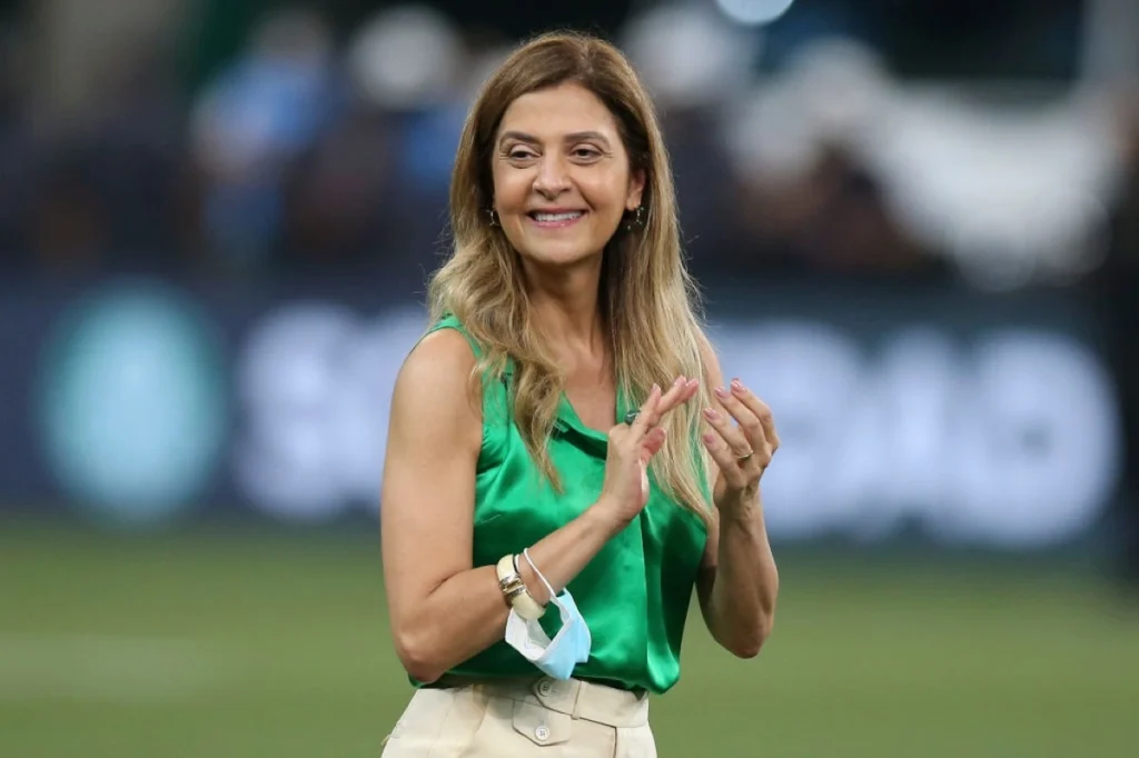Leila Pereira recepciona time do Palmeiras em Lima antes de final.Vejavídeo Leila Pereira recepciona time do Palmeiras em Lima antes de final.Vejavídeo