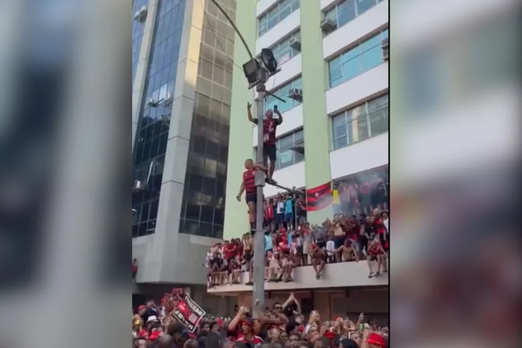 Libertadores: Flamengo faz festa e leva multidão às ruas do Rio.Vejavídeo Libertadores: Flamengo faz festa e leva multidão às ruas do Rio.Vejavídeo
