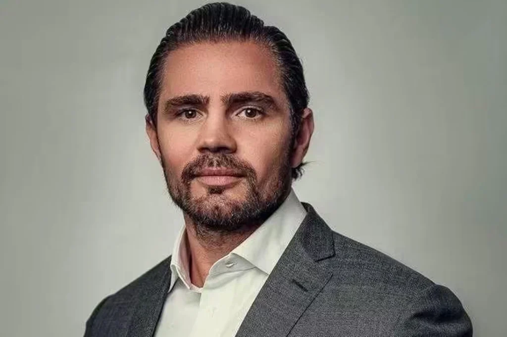 Vorcaro e outros presos testam tornozeleira antes de serem soltos Vorcaro e outros presos testam tornozeleira antes de serem soltos