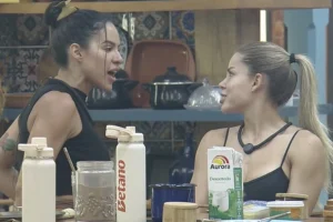 A Fazenda 17: Saory diz que Tamires já ficou com Gusttavo Lima.Vídeo