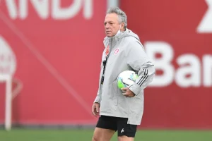 Abel Braga dá declaração homofóbica em primeira entrevista no Inter