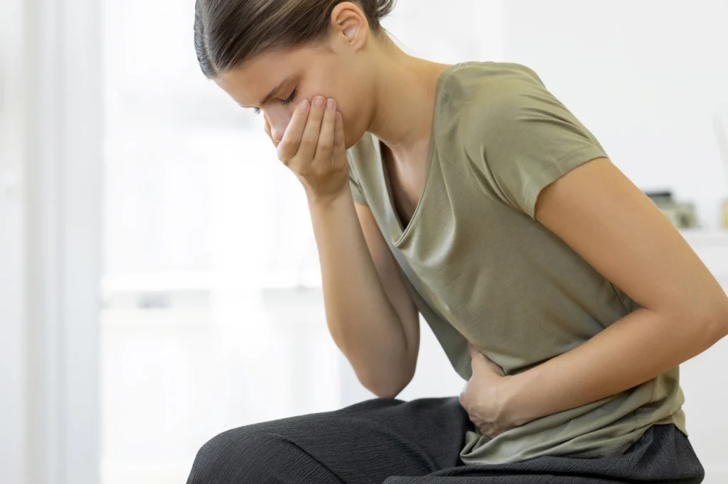 Café forte, limão e doces no café da manhã desencadeiam desconforto no estômago hoje