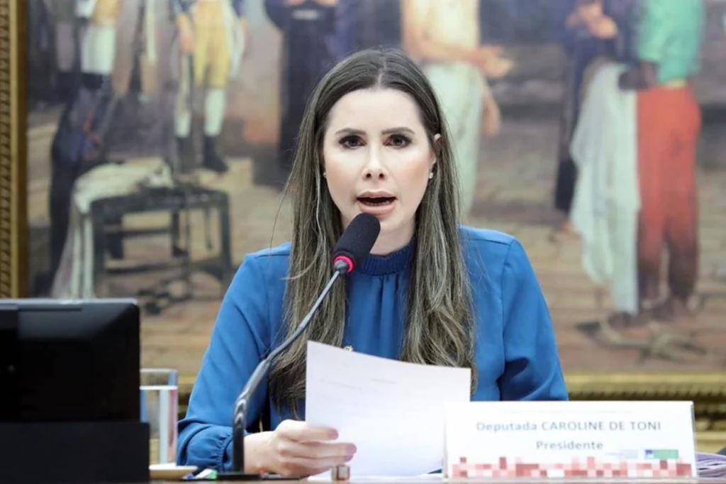 Após conversa com Carlos, deputada avança para trocar PL pelo Novo Após conversa com Carlos, deputada avança para trocar PL pelo Novo