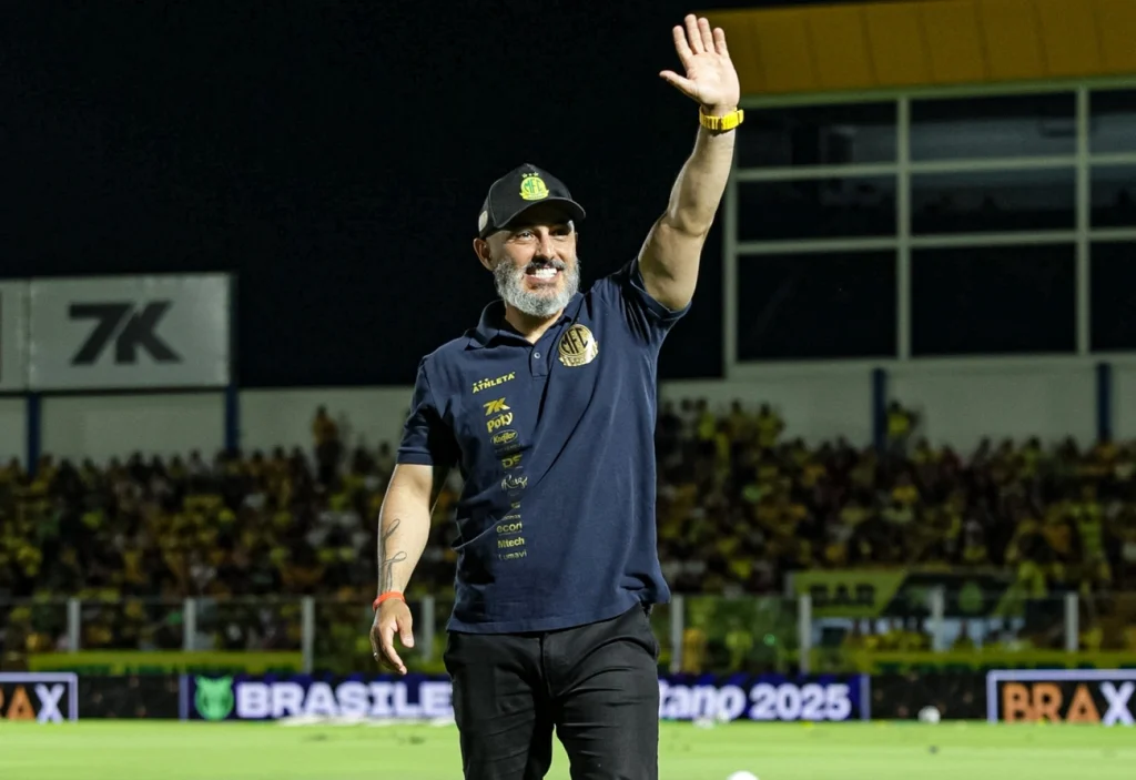 Bola de Prata: Rafael Guanaes é eleito o melhor técnico do Brasileirão Bola de Prata: Rafael Guanaes é eleito o melhor técnico do Brasileirão
