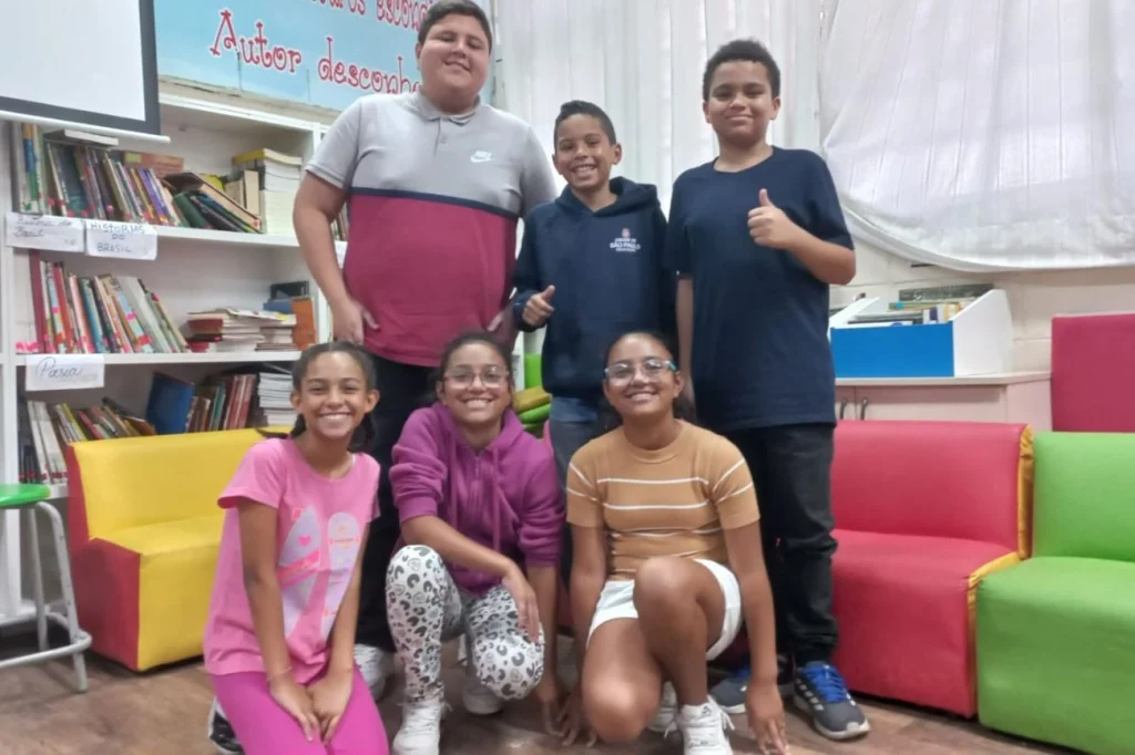 Com celular proibido, alunos trocam ChatGPT por perguntas ao professor Com celular proibido, alunos trocam ChatGPT por perguntas ao professor