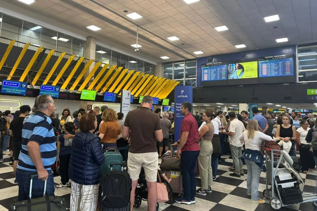 Ciclone de SP: centenas de voos cancelados e caos em aeroportos Ciclone de SP: centenas de voos cancelados e caos em aeroportos