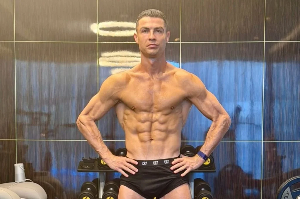 Cristiano Ronaldo 40 anos fisico de 28 anos depois da sauna