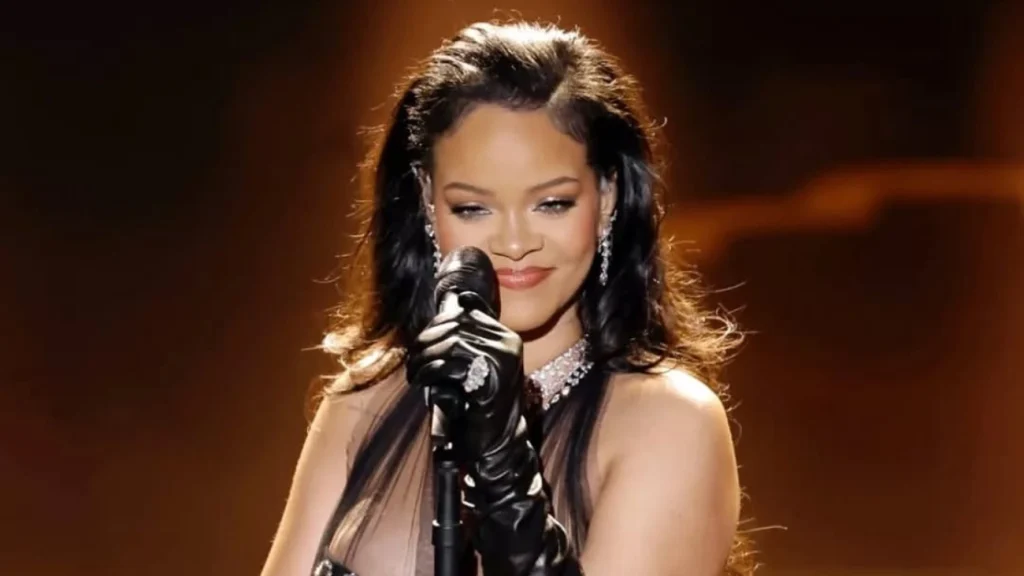 ‘Deus não se esqueceu de mim’, diz Rihanna após novo recorde musical