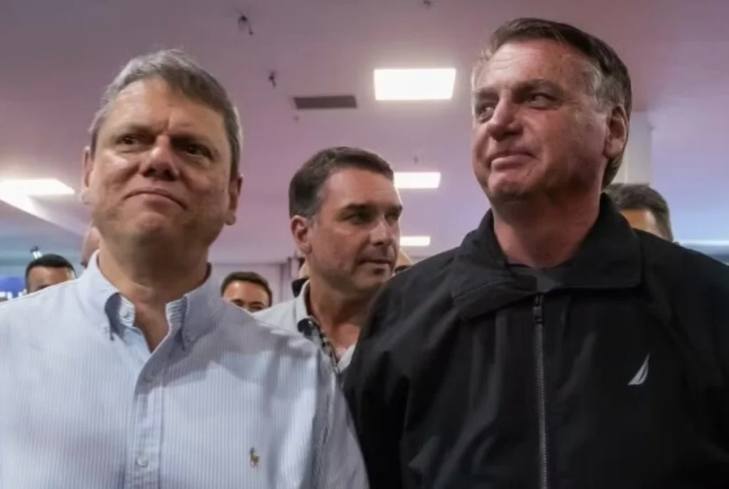 Flávio revela a reação de Tarcísio ao descobrir escolha de Bolsonaro Flávio revela a reação de Tarcísio ao descobrir escolha de Bolsonaro