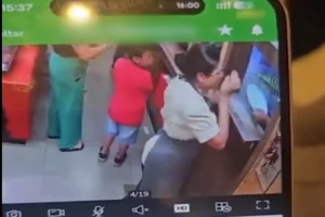 Funcionária leva soco no nariz após discussão com coordenadora no DF.Vejavídeo