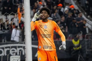 Goleiro de Seleção! Hugo viraliza após bela defesa contra o Botafogo