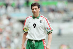 Ídolo do Valencia faz campanha por valor milionário para tratar câncer