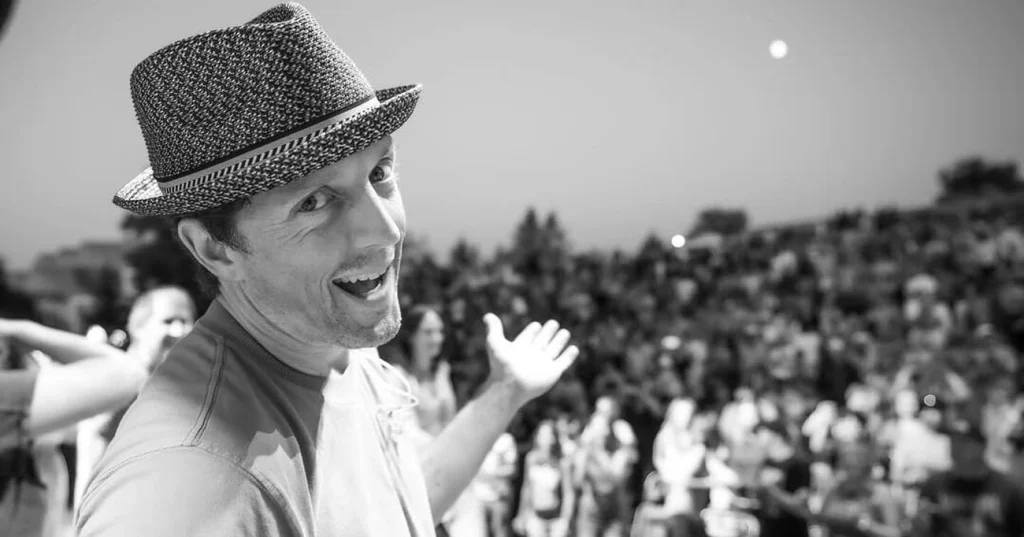 Jason Mraz retorna ao Brasil em 2026 com turnê Return to South America