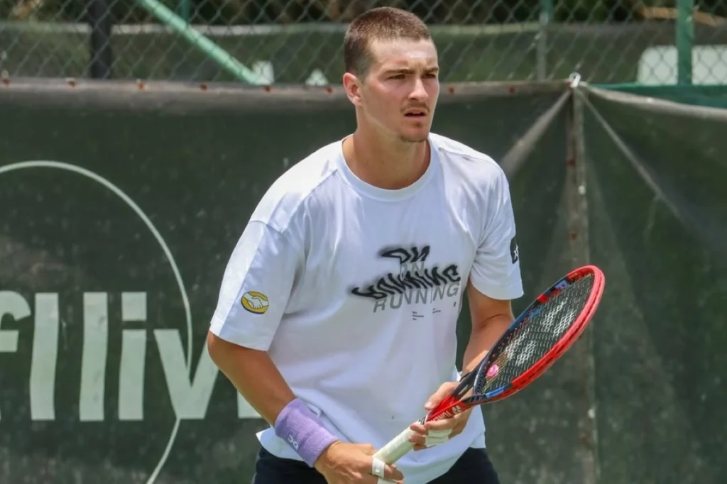 João Fonseca aparece com novo visual após promessa no ATP de Basel João Fonseca aparece com novo visual após promessa no ATP de Basel