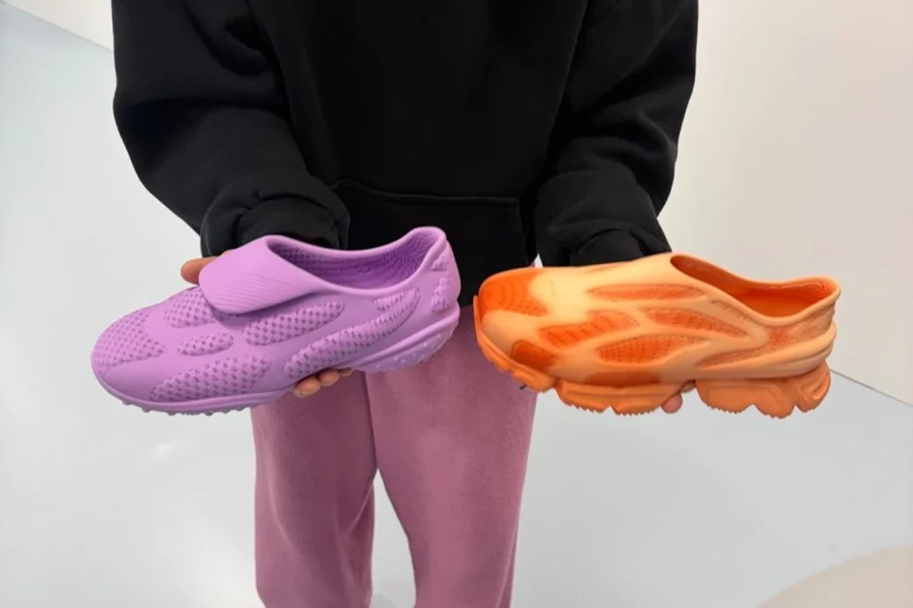 Justin Bieber aposta em tênis 3D com design semelhante às chuteiras Justin Bieber aposta em tênis 3D com design semelhante às chuteiras