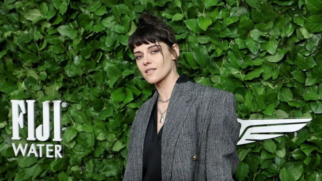 Kristen Stewart afirma que atuar ‘é pouco masculino’ e que atores mascaram suas fragilidades Kristen Stewart afirma que atuar ‘é pouco masculino’ e que atores mascaram suas fragilidades