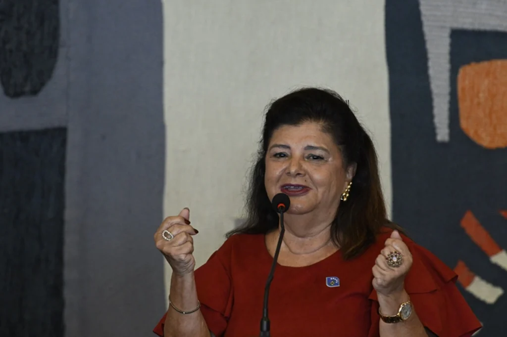 Luiza Trajano critica Selic a 15% e pede mudança em meta de inflação Luiza Trajano critica Selic a 15% e pede mudança em meta de inflação