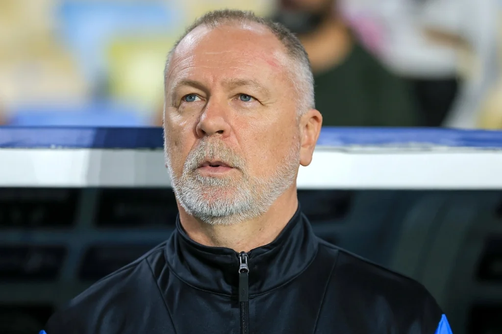 Mano Menezes anuncia saída do Grêmio Mano Menezes anuncia saída do Grêmio