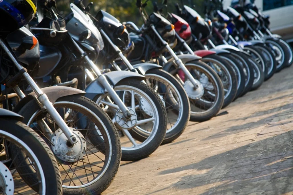 Mototáxi: PL veda circulação no centro expandido e exige placa vermelha