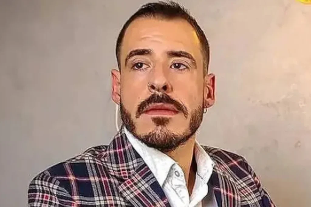 Polícia apreende notebook e celular de Thiago Schutz, o Calvo do Campari Polícia apreende notebook e celular de Thiago Schutz, o Calvo do Campari