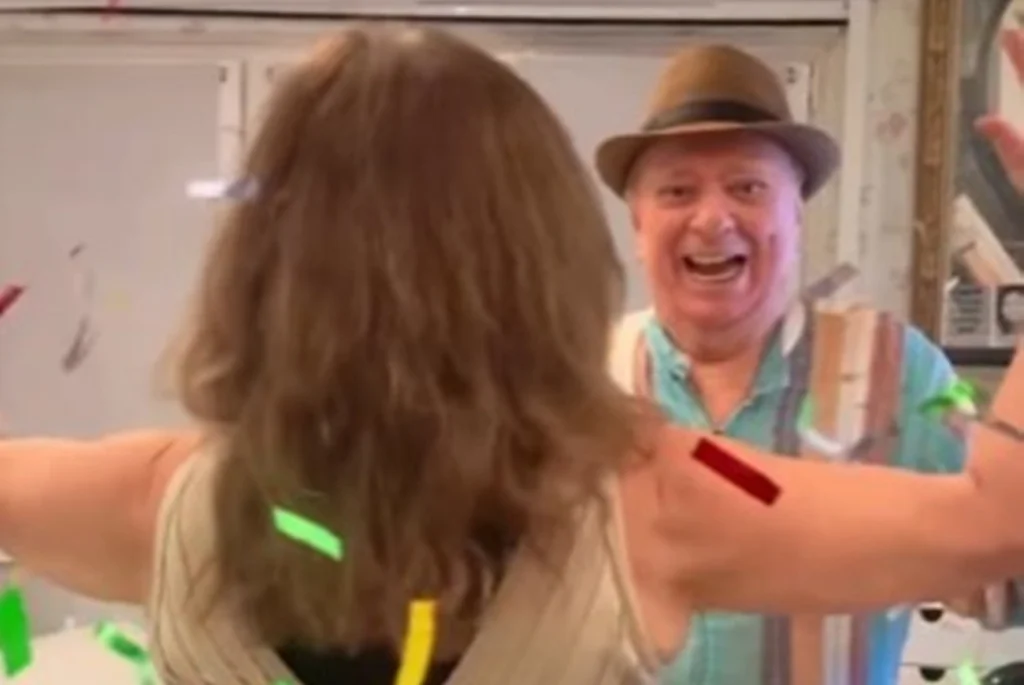 Raul Gil aparece dançando com a filha após barraco público; veja Raul Gil aparece dançando com a filha após barraco público; veja