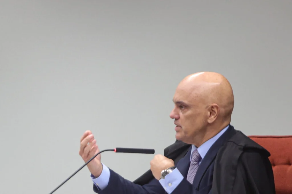 STF julga agora 6 réus da trama golpista com voto de Moraes STF julga agora 6 réus da trama golpista com voto de Moraes