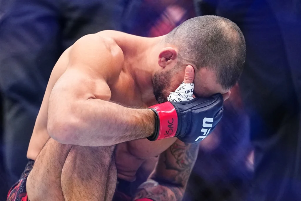 UFC 323: Pantoja sofre grave lesão no braço e Merab perde para Yan UFC 323: Pantoja sofre grave lesão no braço e Merab perde para Yan