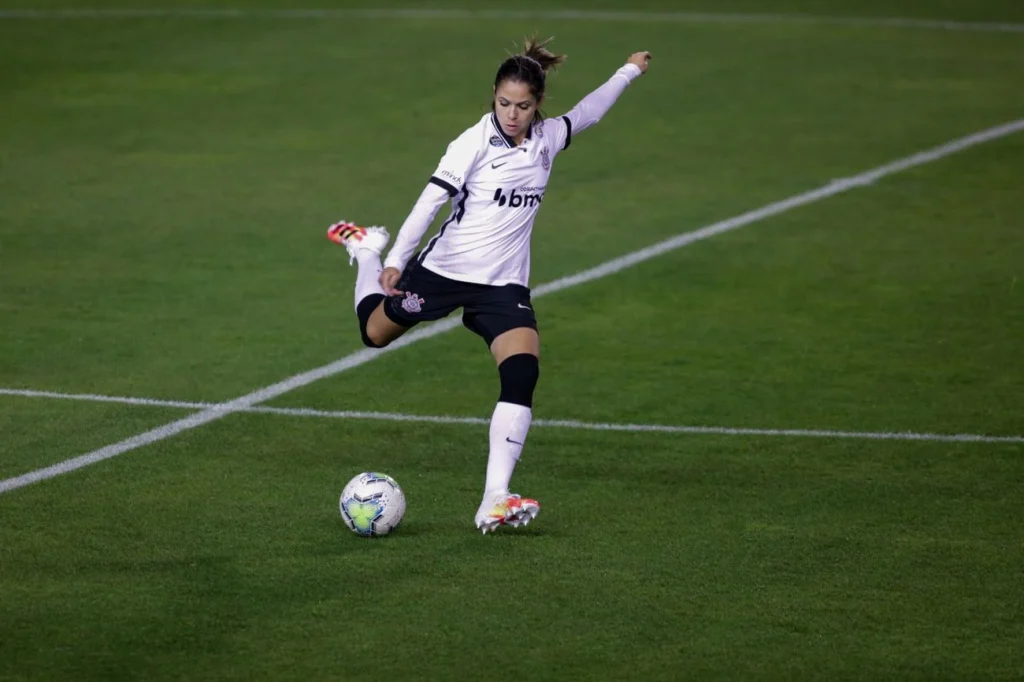 Zagueira recebe prêmio da CBF por gol mais bonito da temporada 2025 Zagueira recebe prêmio da CBF por gol mais bonito da temporada 2025