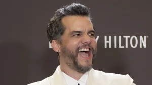 Wagner Moura fã de Oasis agora revela sua homenagem ao Oasis