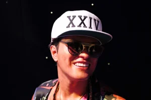 Bruno Mars lança novo álbum em 2026 e surpreende fãs com anúncio