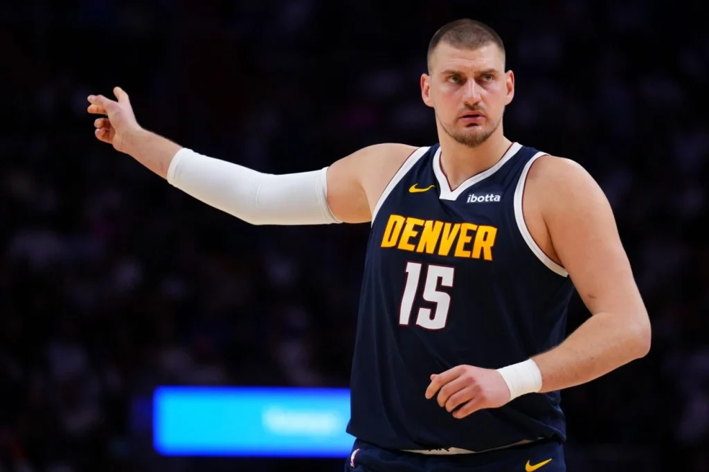 Jokic lidera corrida ao MVP da NBA mesmo lesionado; veja ranking hoje