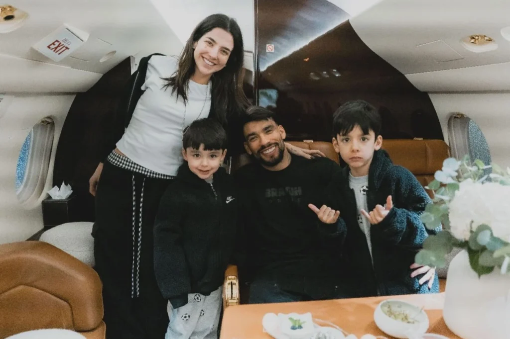 Lucas Paquetá chega ao Rio hoje para assinar com Flamengo veja cronograma de exames e apresentação