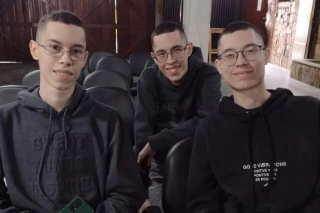 Trigêmeos de 18 anos tiram Título de Eleitor juntos agora em Ribeirão Pires