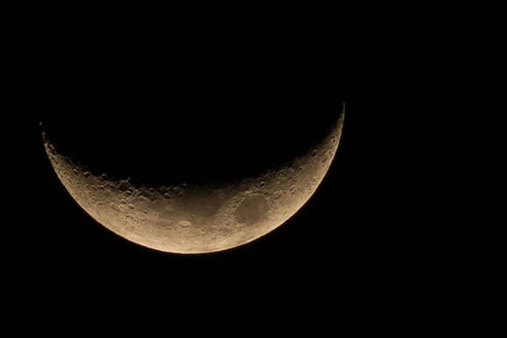 Eclipse solar parcial agora em Aquário traz renovação