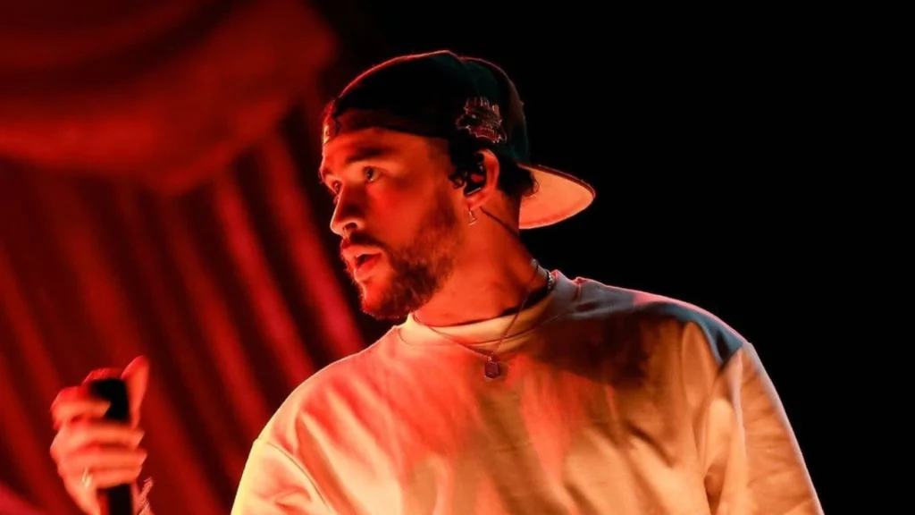 Bad Bunny no Brasil agora, veja fotos do cantor com fãs em SP antes do show hoje