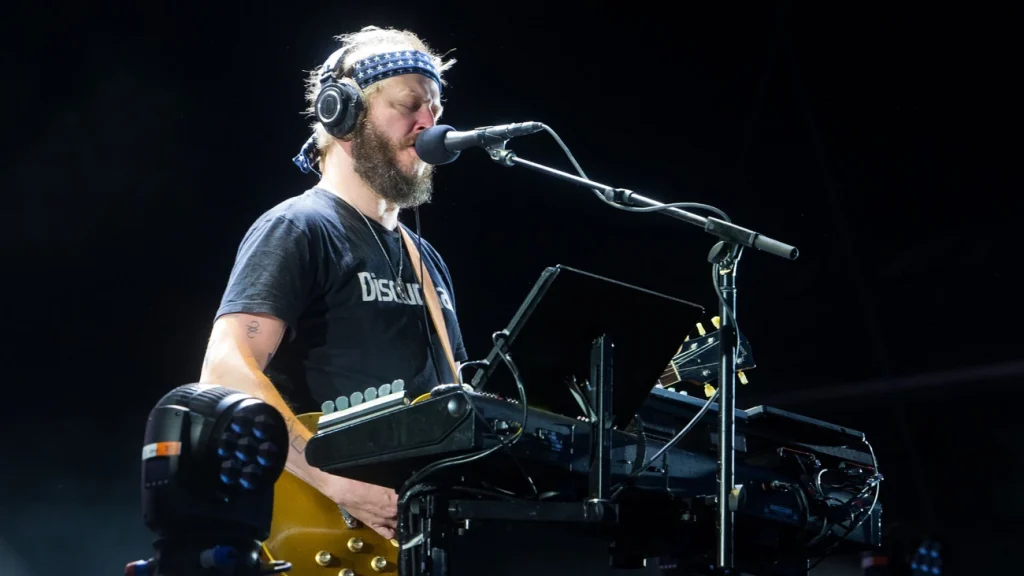 Bon Iver lança hoje Volumes álbum ao vivo inédito com 10 faixas Bon Iver lança hoje Volumes álbum ao vivo inédito com 10 faixas