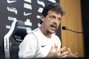 Fernando Diniz discute com repórter após 21 derrotas em 51 jogos do Vasco agora