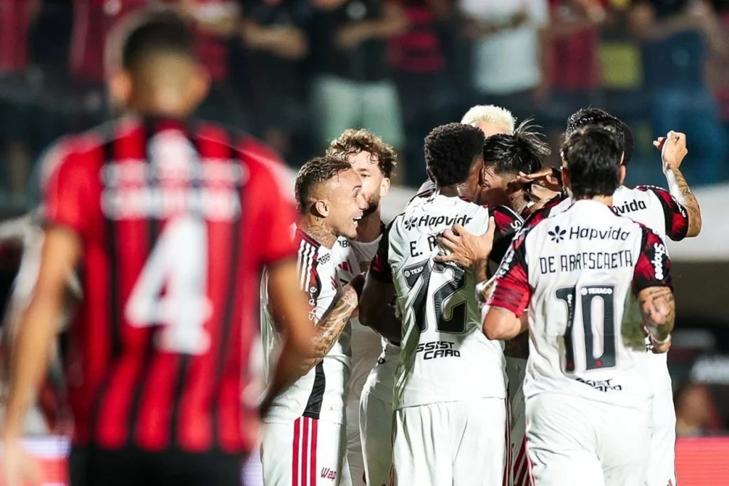 Flamengo vence Vitória e chega ao 1º triunfo no Brasileirão 2026 agora
