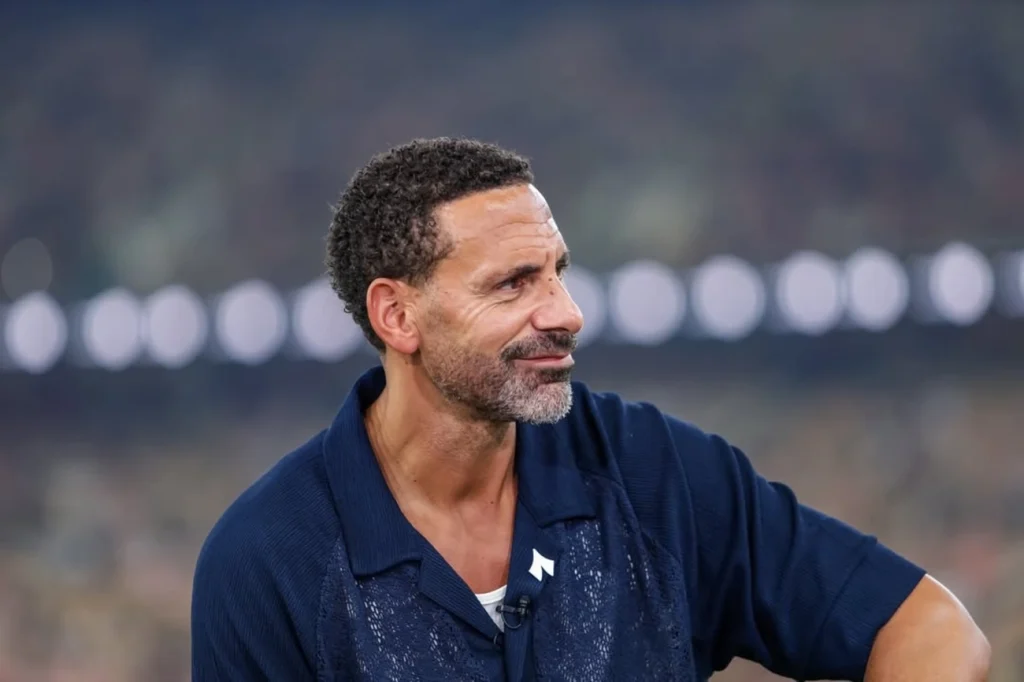 Rio Ferdinand usa cadeira de rodas hoje após lesões no Manchester United