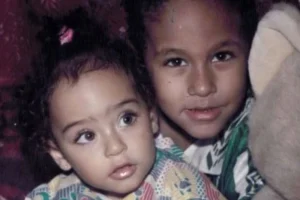 Irmã de Neymar divulga foto inédita do jogador com camisa do Palmeiras na infância hoje