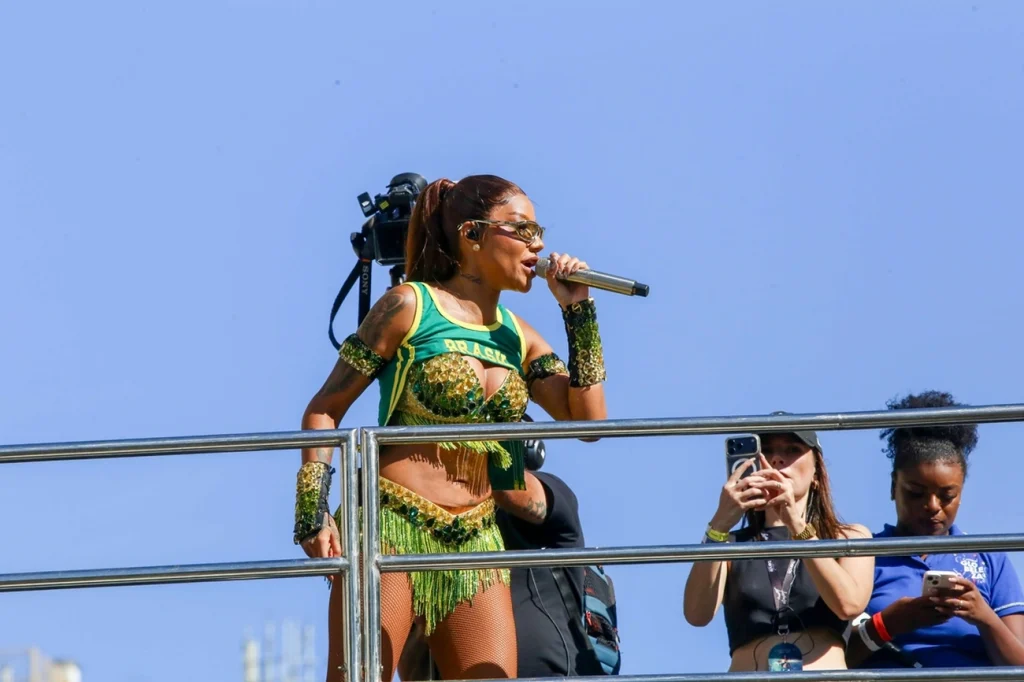 Ludmilla arrasta multidão no Rio com Fervo da Lud hoje veja o vídeo Ludmilla arrasta multidão no Rio com Fervo da Lud hoje veja o vídeo