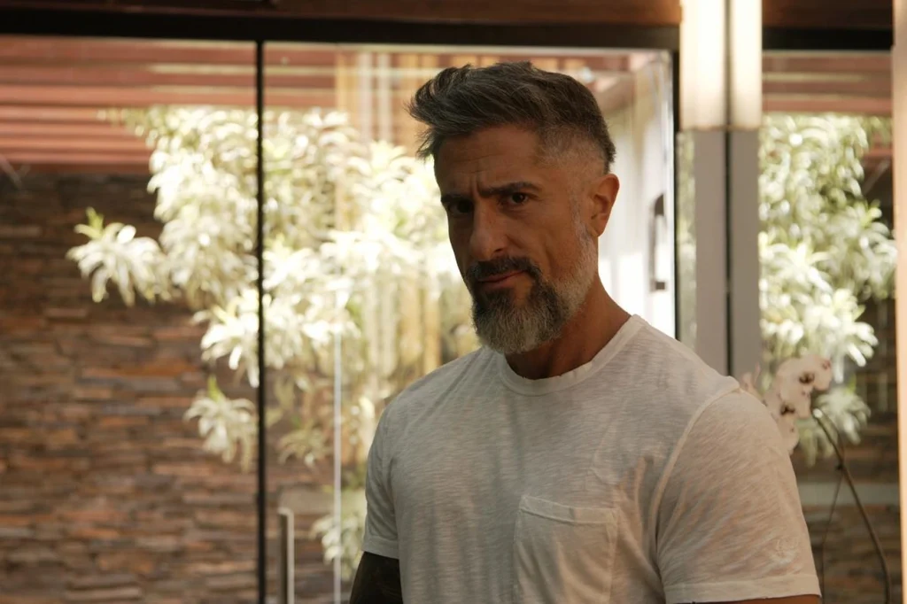 Marcos Mion Desafia Dor Intensa e Revela Diagnóstico Após Crise