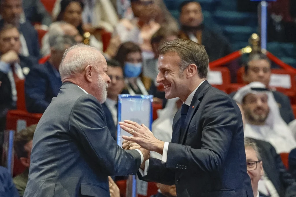 Lula recebe convite para Cúpula do G7, líderes mundo irão discutir futuro da indústria de saúde Lula recebe convite para Cúpula do G7, líderes mundo irão discutir futuro da indústria de saúde