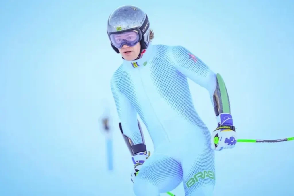 Lucas Pinheiro desliza de barriga agora na pista de snowboard