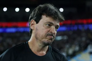 Diniz agride Nuno Moreira e portais portugueses detonam técnico do Vasco hoje