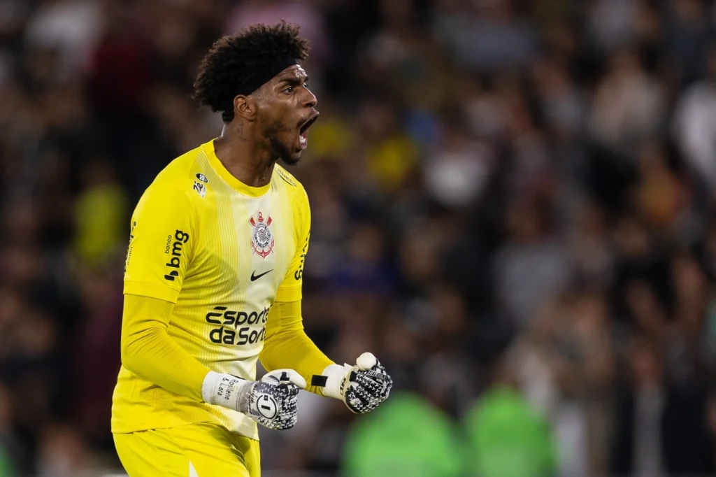 Portuguesa identifica e pune torcedores racistas contra Hugo Souza hoje