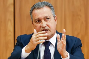 Rui Costa defende Lula contra críticas e explica o que o presidente ganha ao receber líderes econômicos hoje