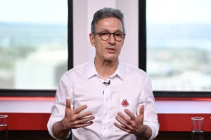 Zema reforça pré-candidatura e descarta ser vice agora