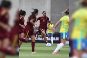 Jogo da Seleção Brasileira Feminina hoje é interrompido por chuva e raios no México e Brasil sofre com expulsão
